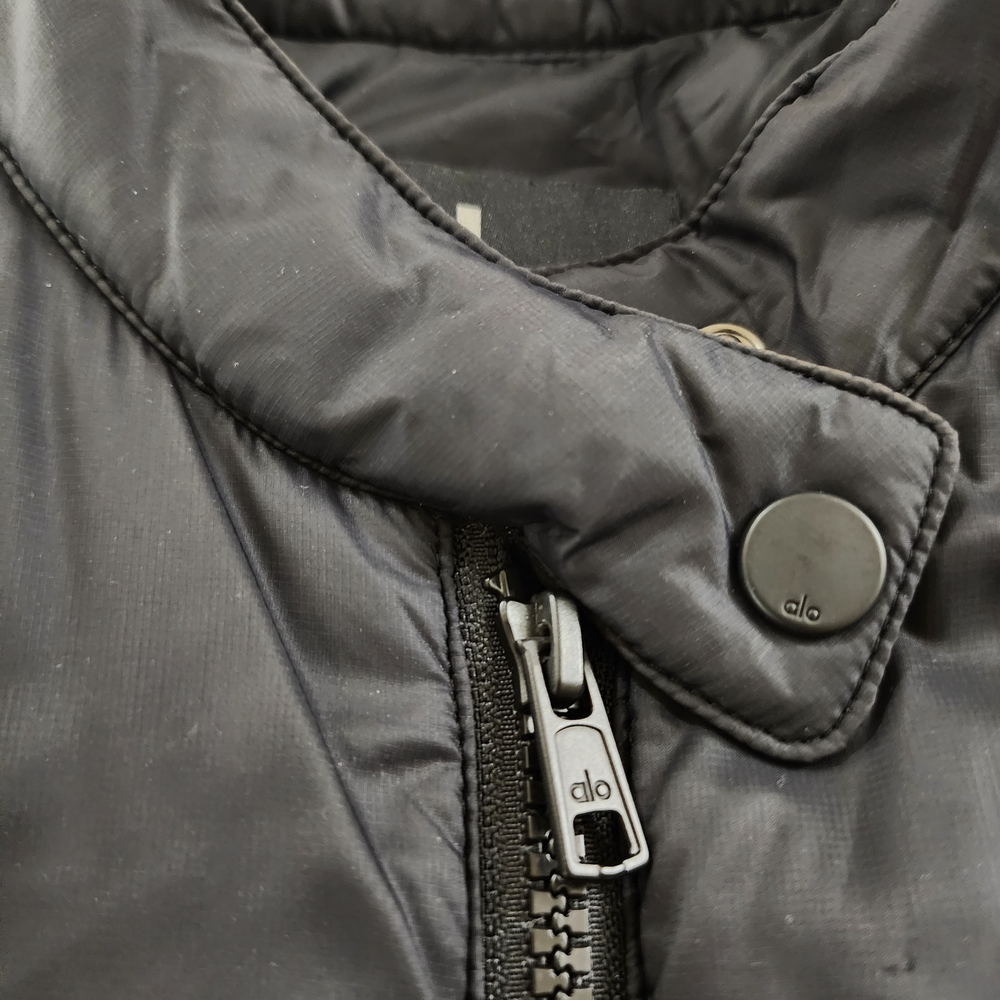 ALO Yoga snowrider puffer jacket - Picture 14 of 15